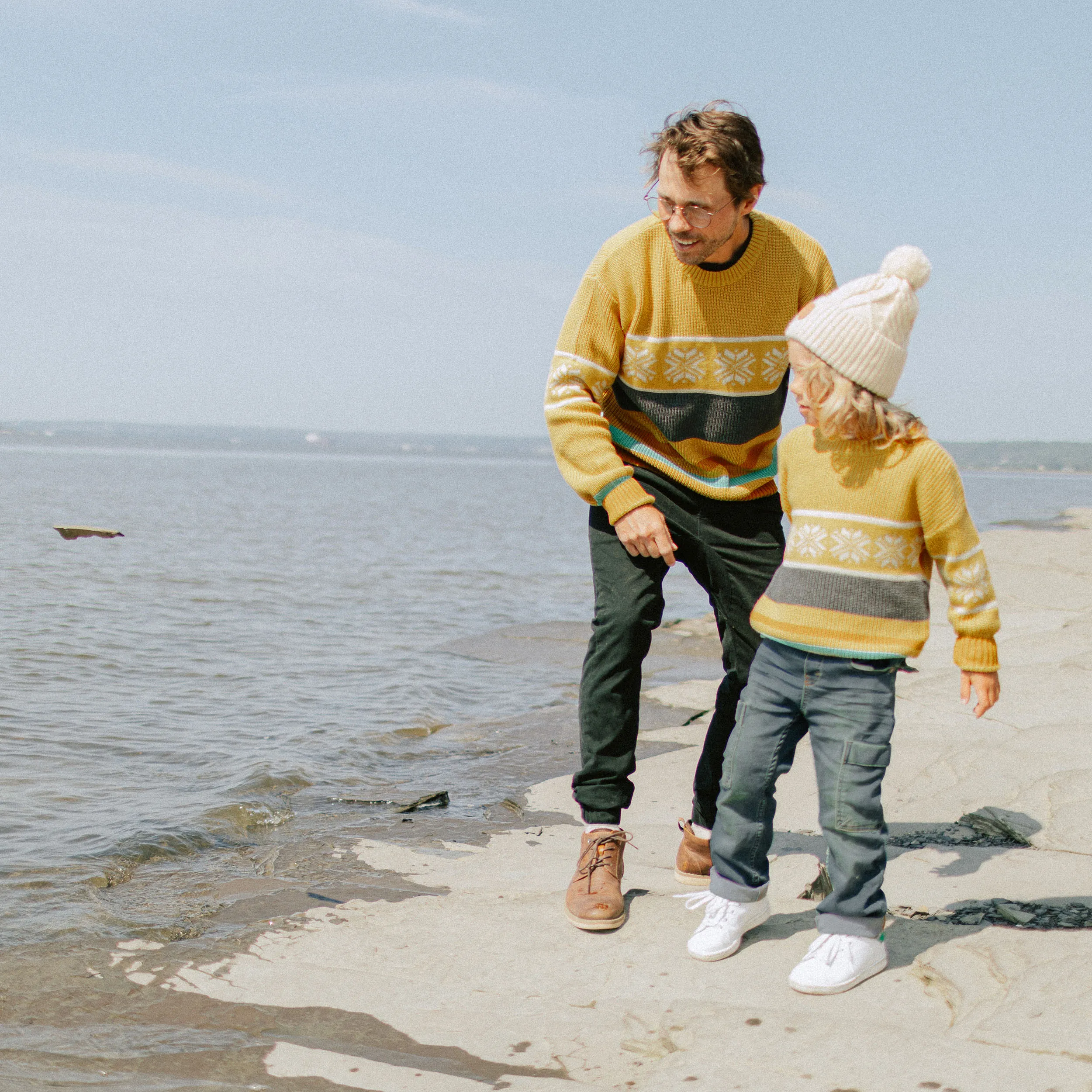 Chandail de maille jaune à motif jacquard, enfant || Yellow knitted sweater with jacquard pattern, child