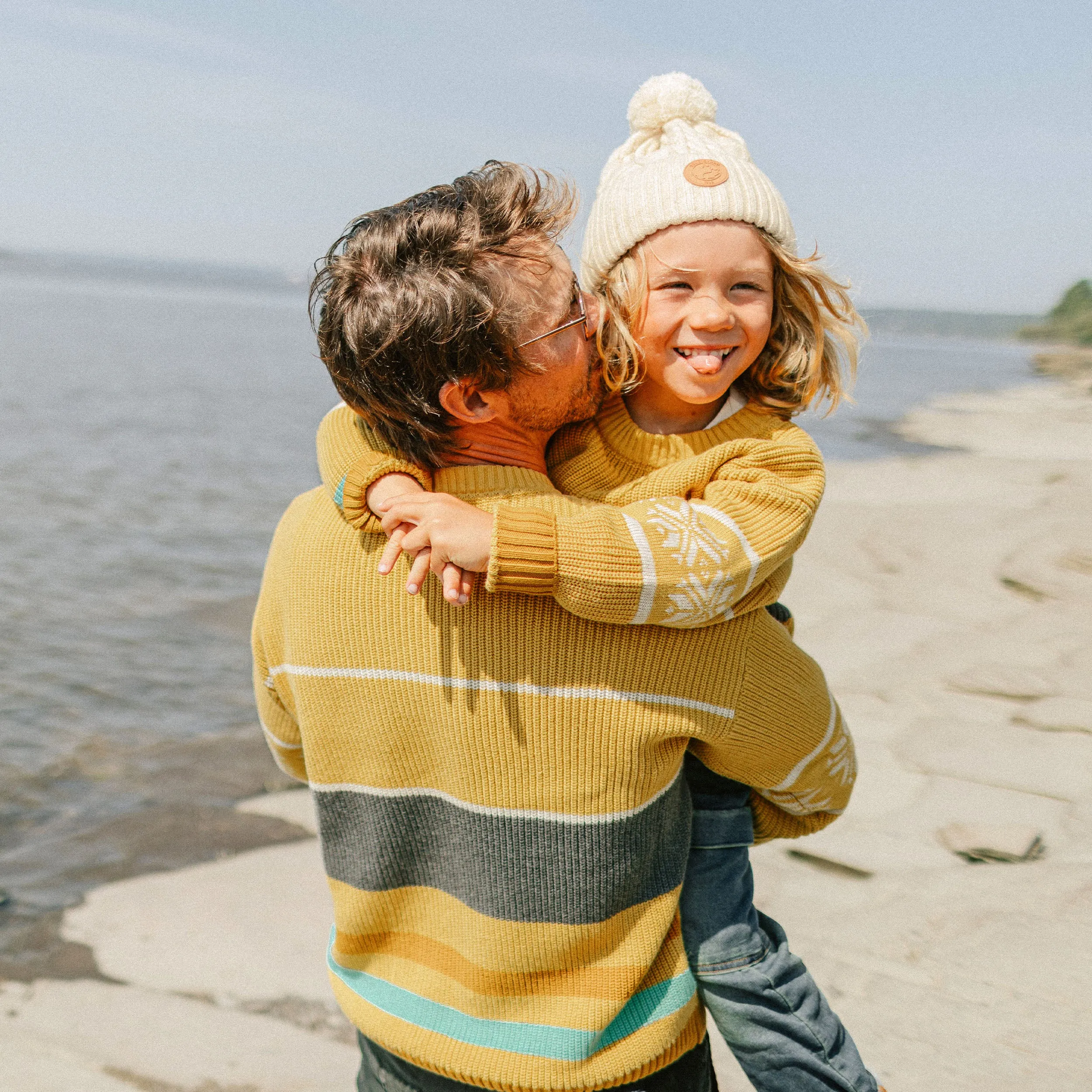 Chandail de maille jaune à motif jacquard, enfant || Yellow knitted sweater with jacquard pattern, child