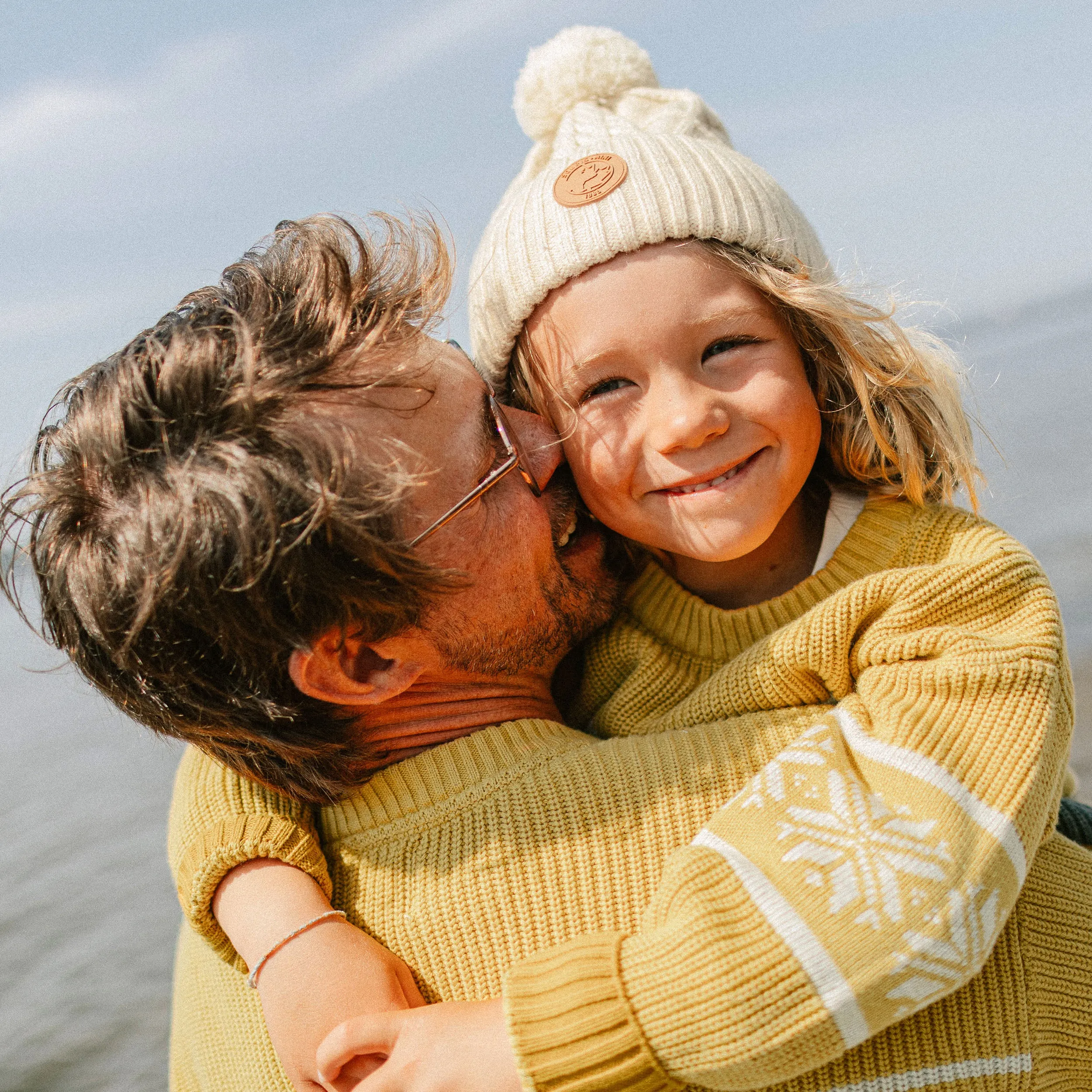 Chandail de maille jaune à motif jacquard, enfant || Yellow knitted sweater with jacquard pattern, child