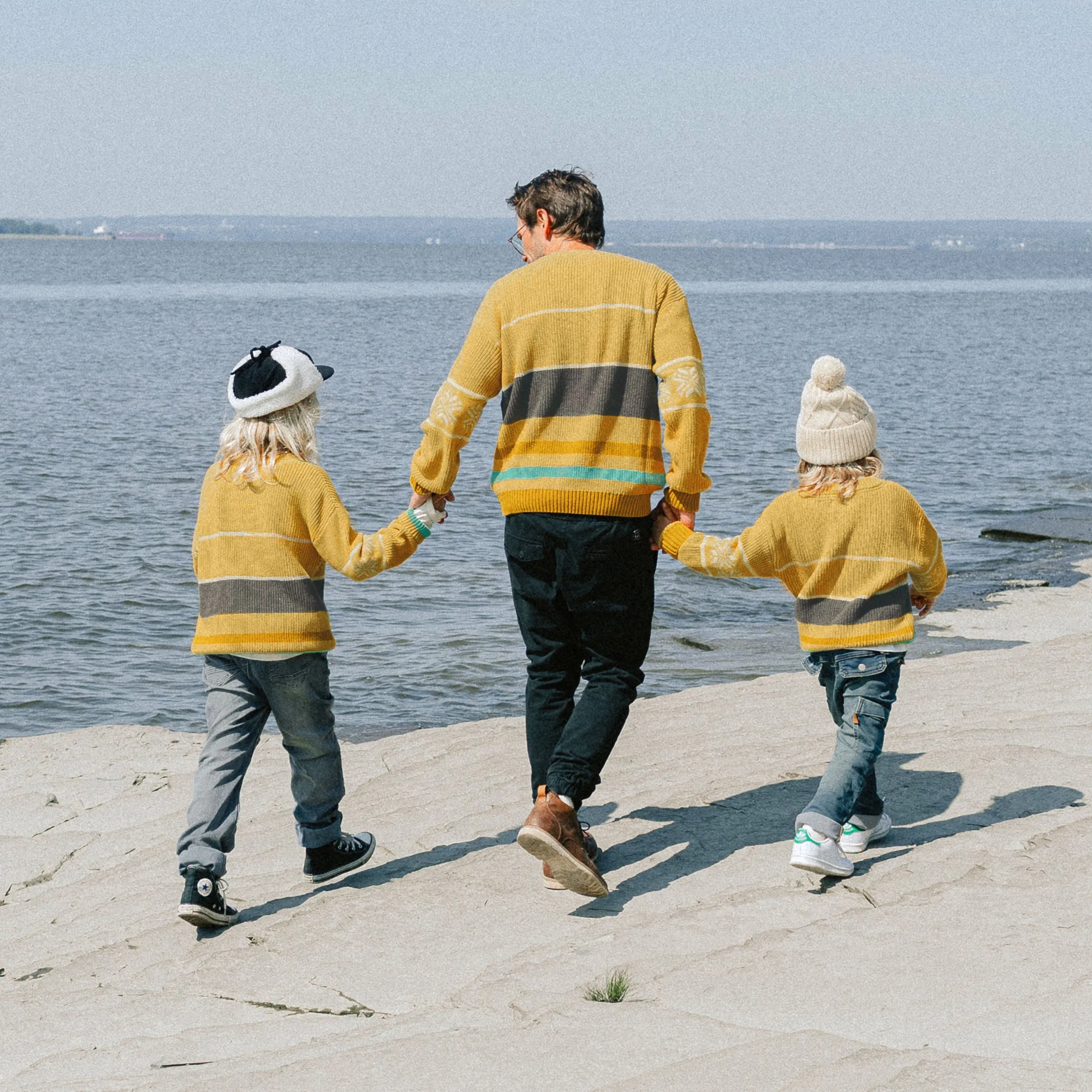 Chandail de maille jaune à motif jacquard, enfant || Yellow knitted sweater with jacquard pattern, child