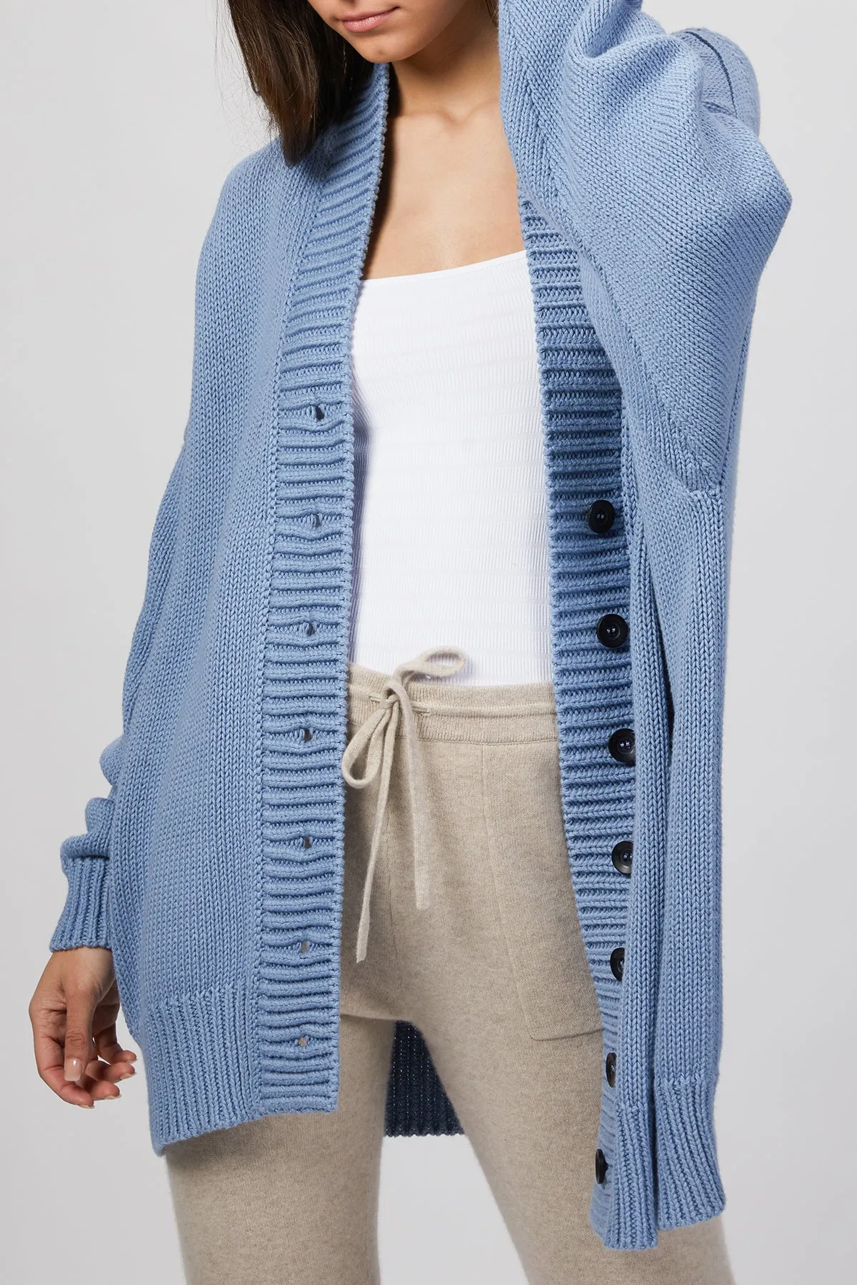 CHUNKY V-NECK CARDIGAN