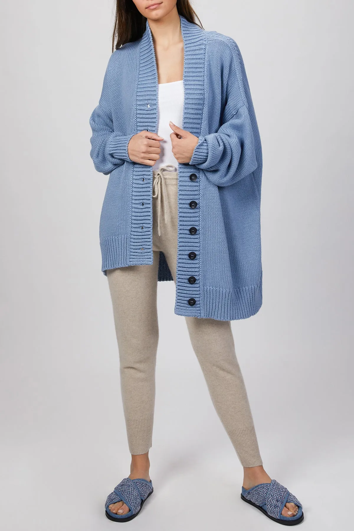 CHUNKY V-NECK CARDIGAN