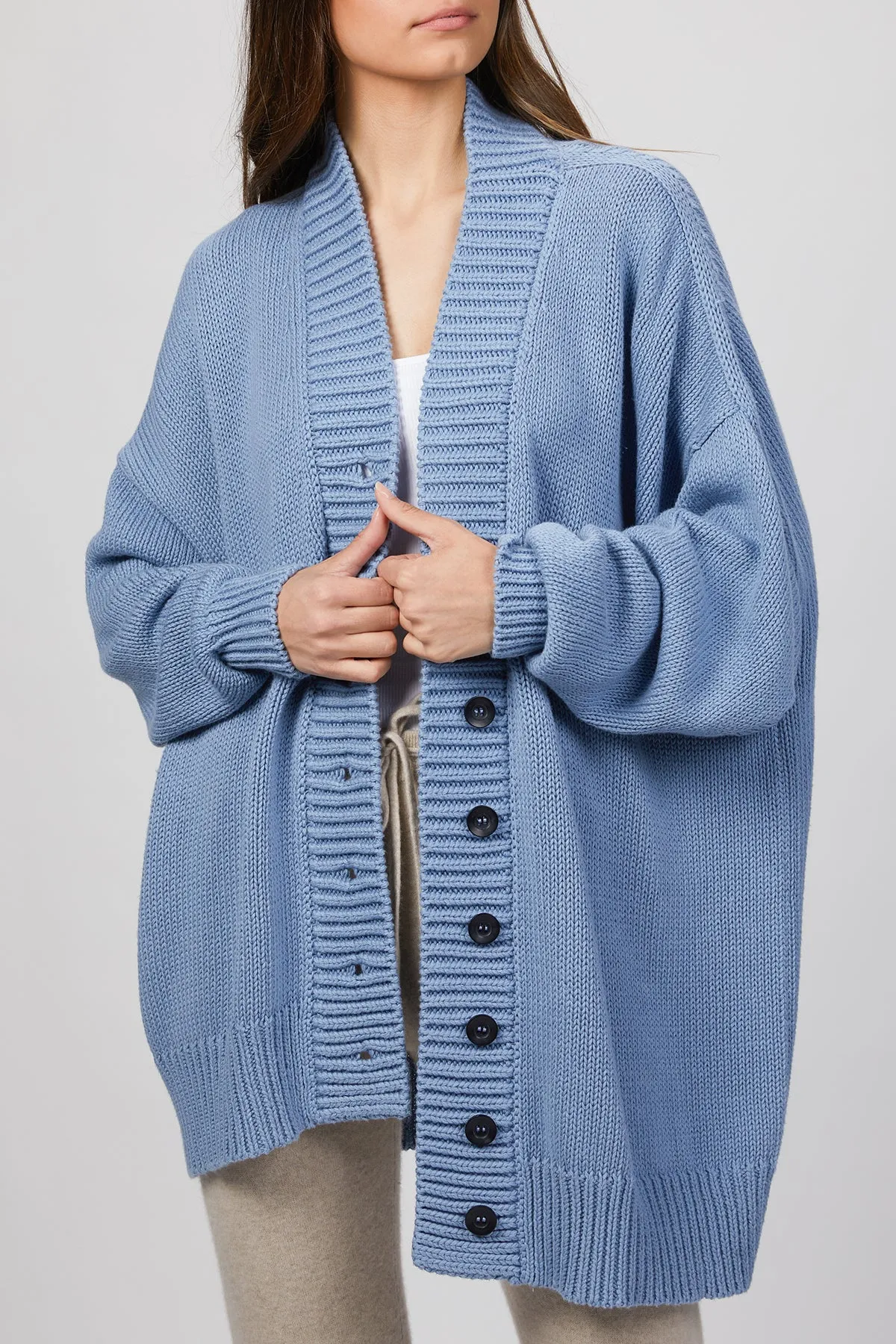 CHUNKY V-NECK CARDIGAN