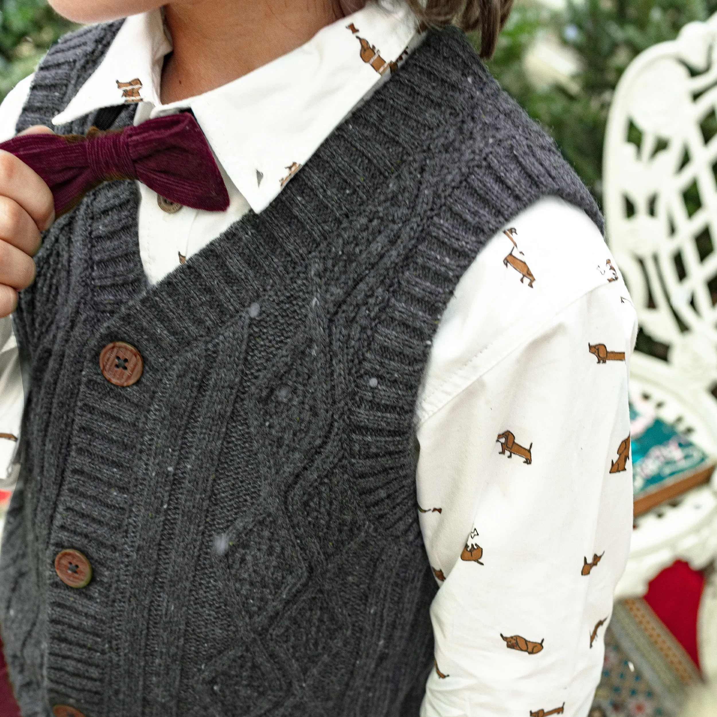 Débardeur à maille torsadée gris foncé, enfant || Dark grey twisted knit tank top, child