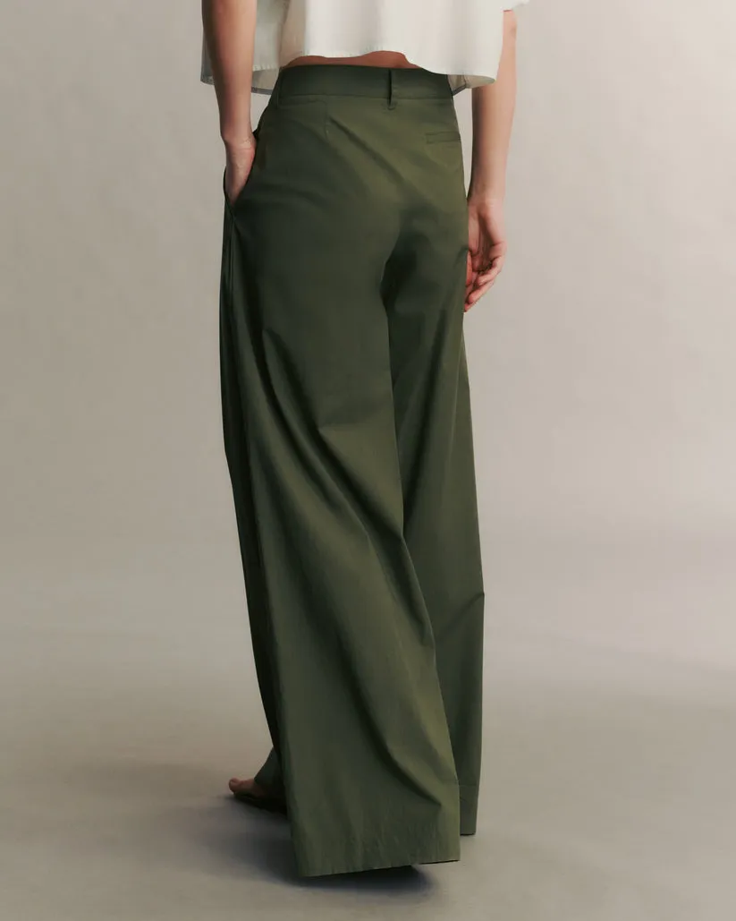 Didi Pant in Olive Night
