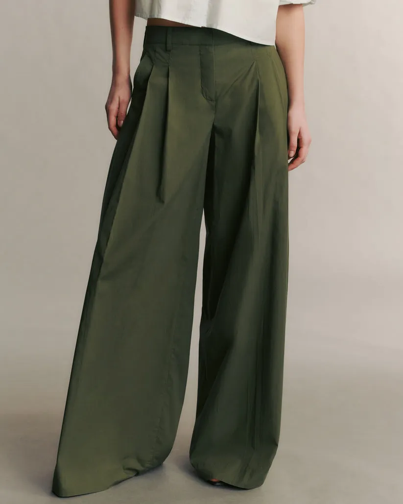 Didi Pant in Olive Night