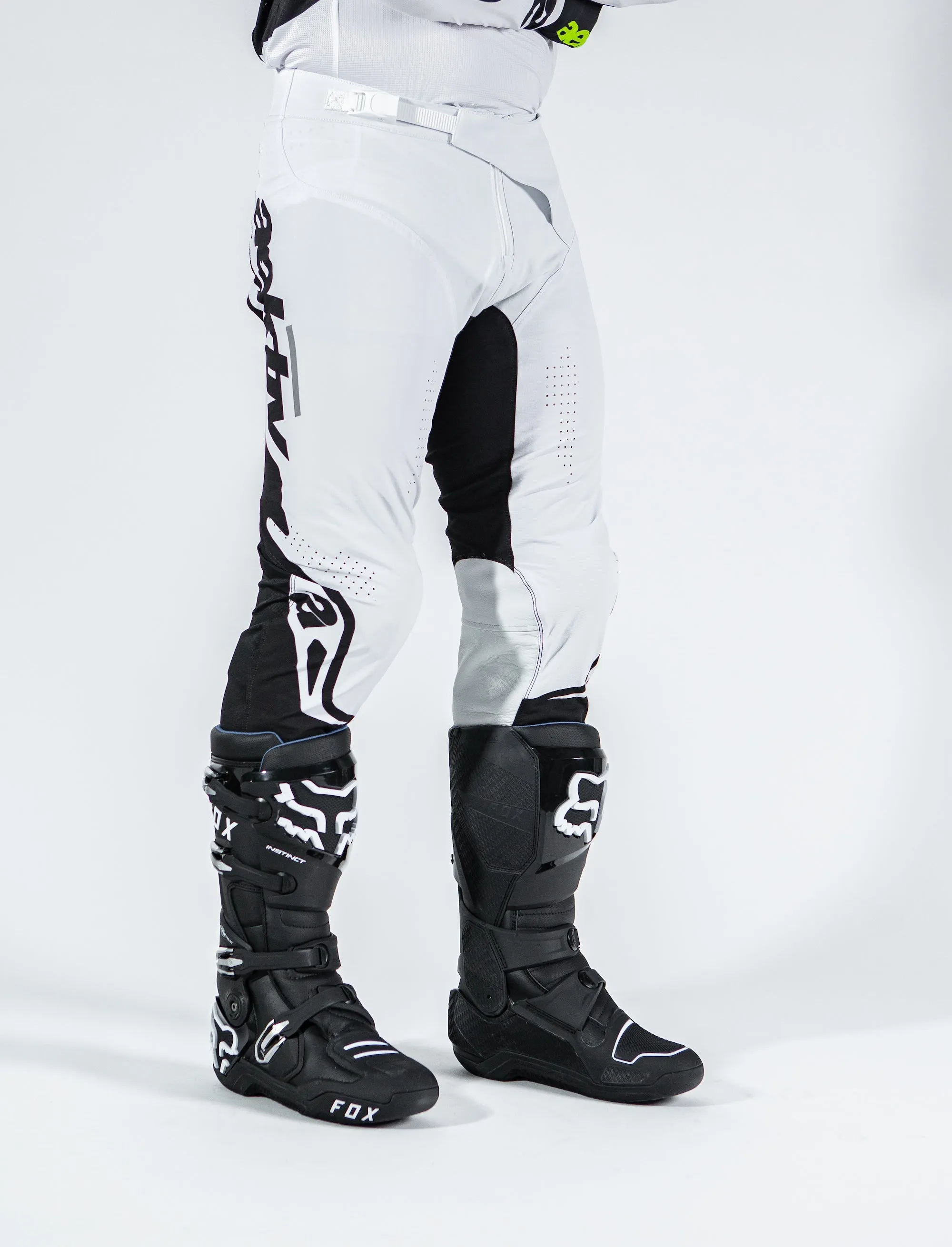 NOVA Black / White Pants