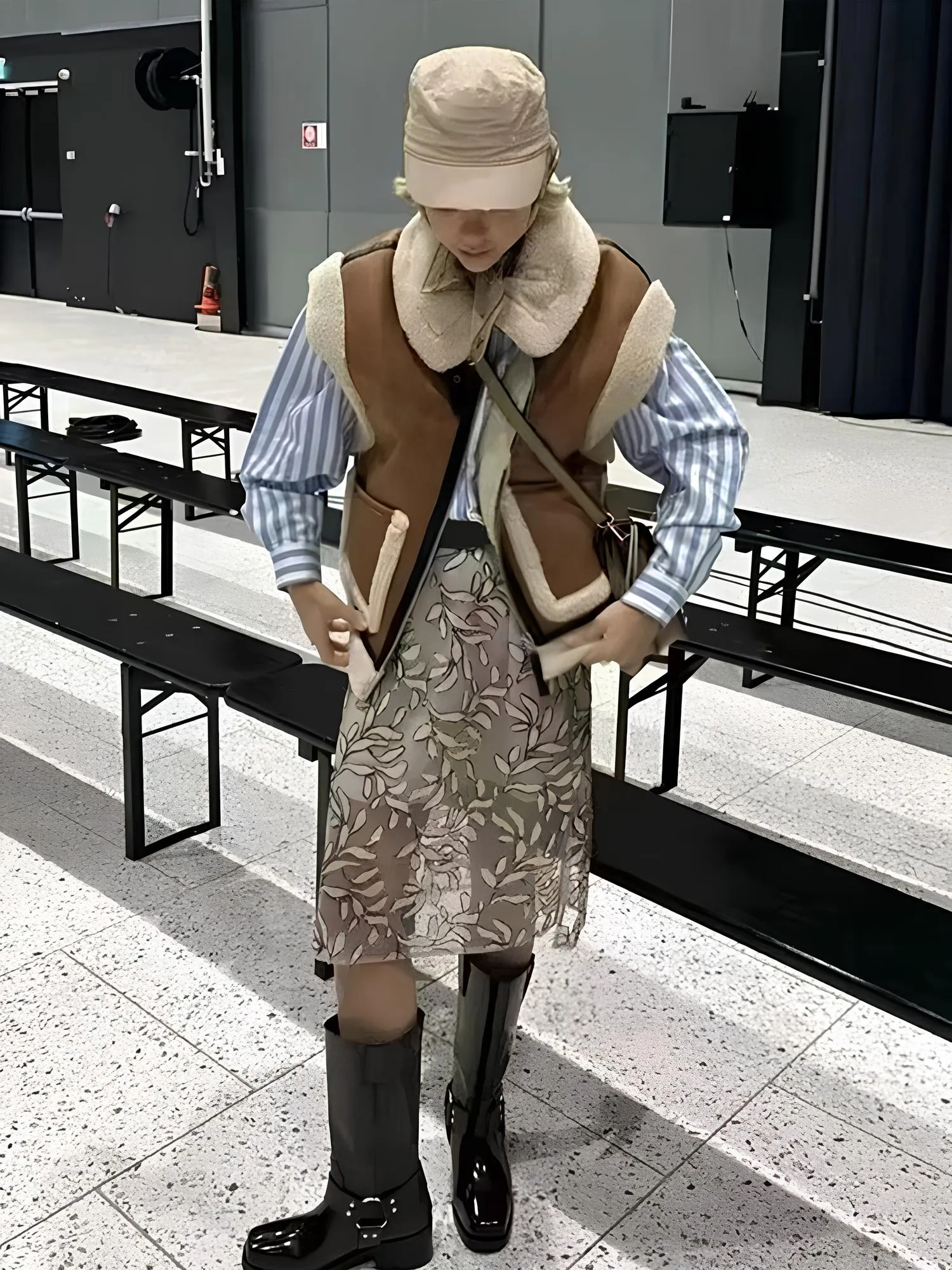 Retro Suede Women's Vest – Warm Plush-Lined Winter Jacket