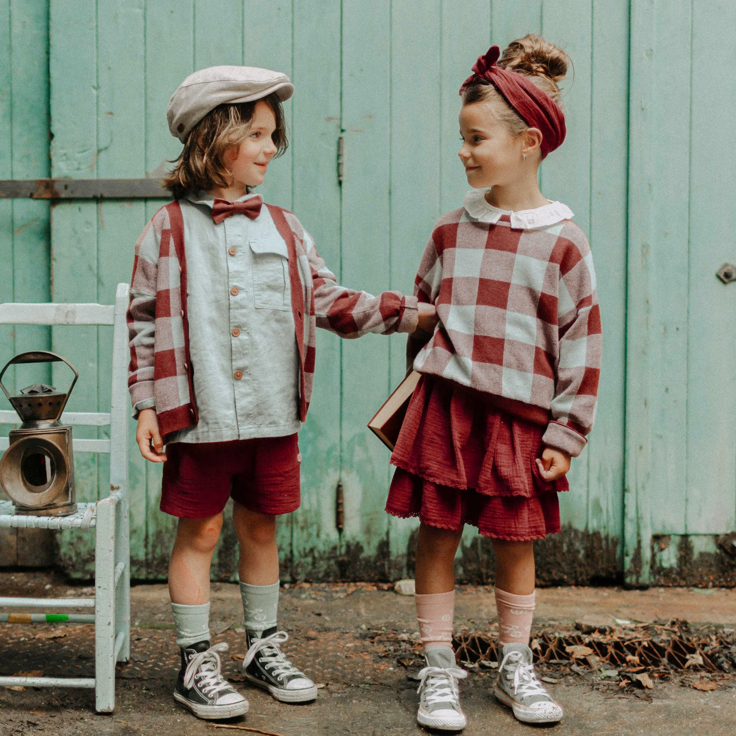Veste de maille à carreaux bleu et rouille, enfant || Blue and rust plaid knit vest, child
