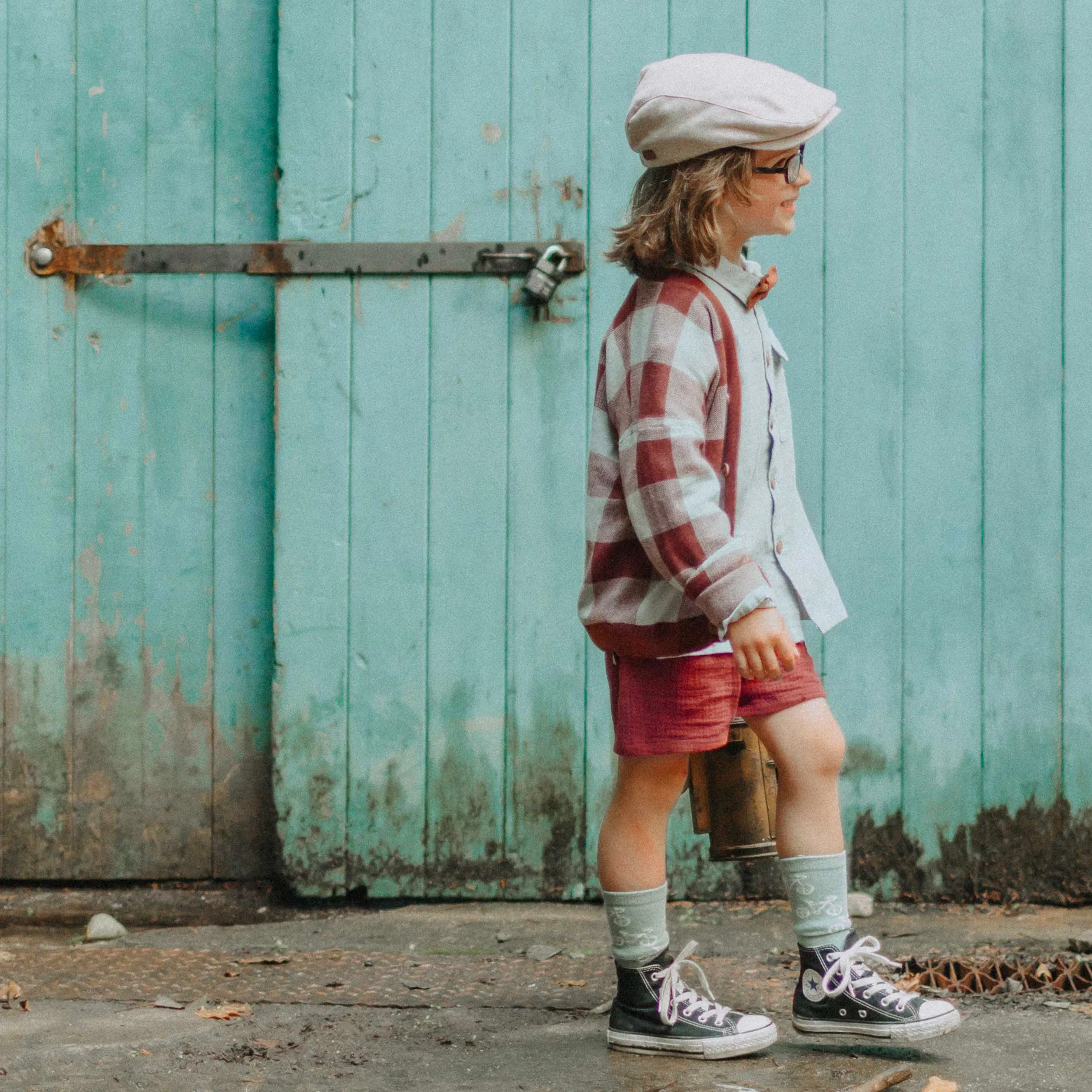 Veste de maille à carreaux bleu et rouille, enfant || Blue and rust plaid knit vest, child